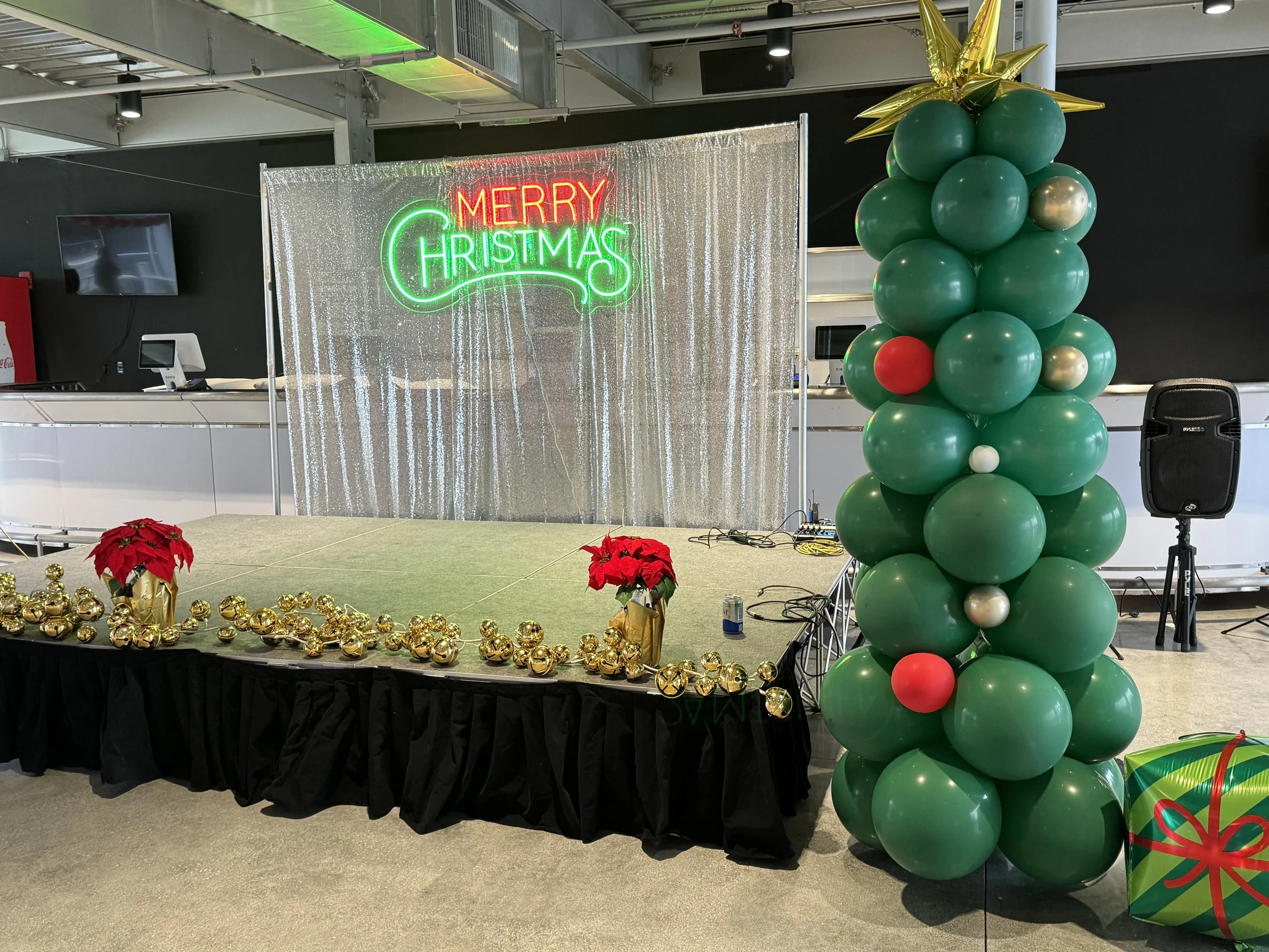 Christmas Balloons and Decor
