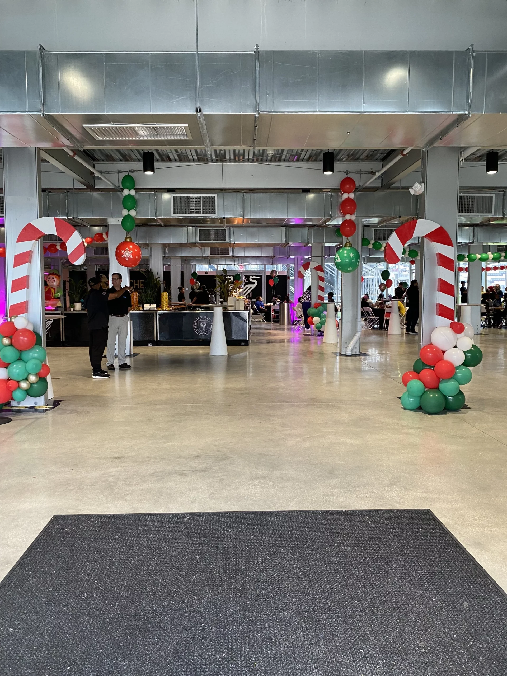 Christmas Balloons and Decor